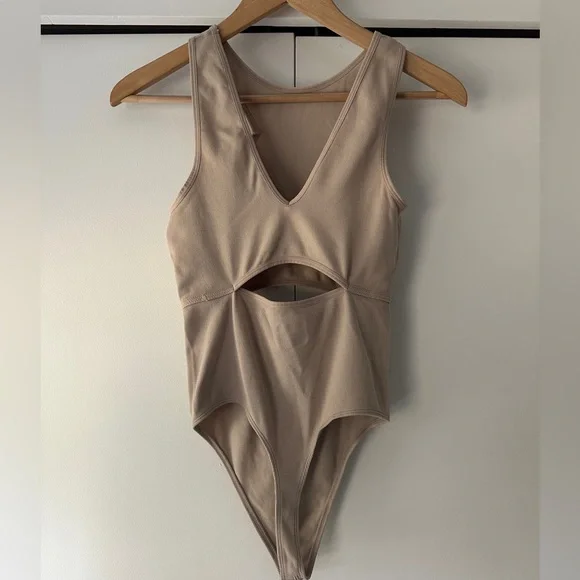 Colsie Beige Bodysuit with Cutout Design - Picture 5 of 7